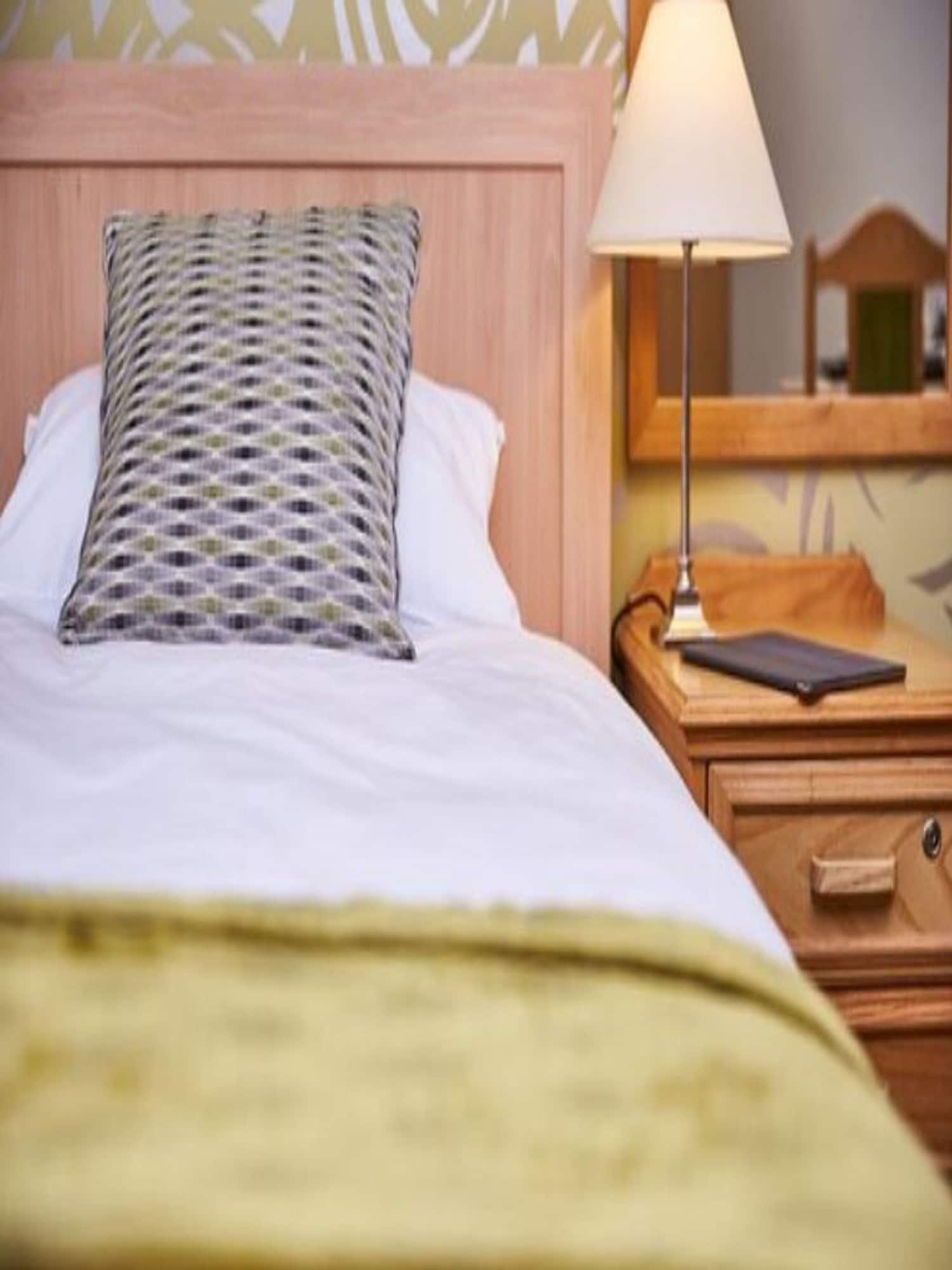 Отель Kents Hill Park Training & Conference Centre Милтон-Кейнс Экстерьер фото