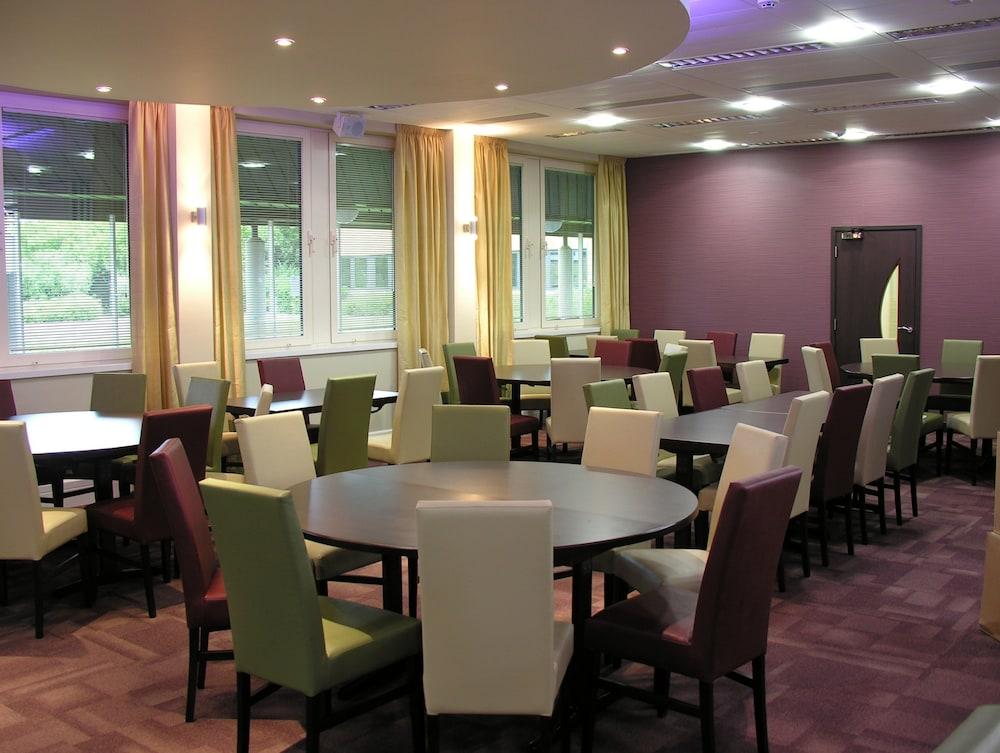 Отель Kents Hill Park Training & Conference Centre Милтон-Кейнс Экстерьер фото