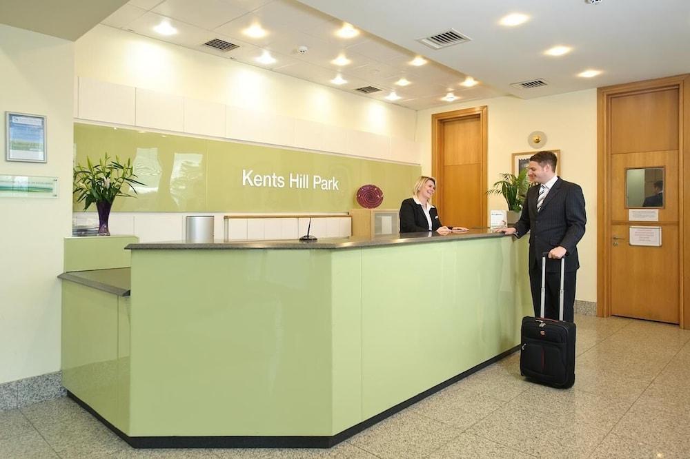 Отель Kents Hill Park Training & Conference Centre Милтон-Кейнс Экстерьер фото
