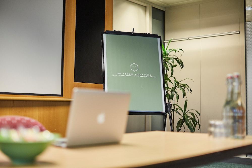 Отель Kents Hill Park Training & Conference Centre Милтон-Кейнс Экстерьер фото
