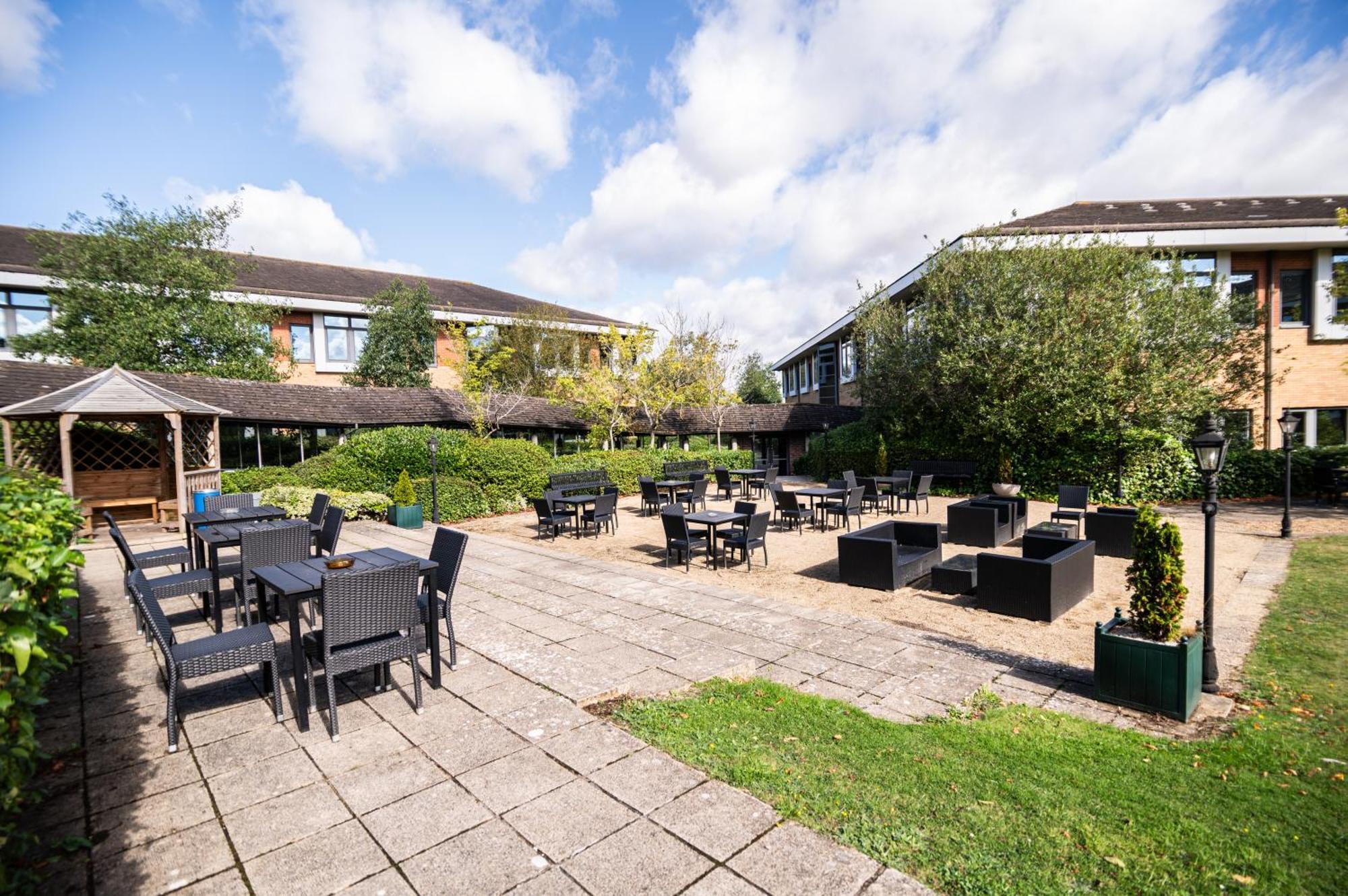 Отель Kents Hill Park Training & Conference Centre Милтон-Кейнс Экстерьер фото